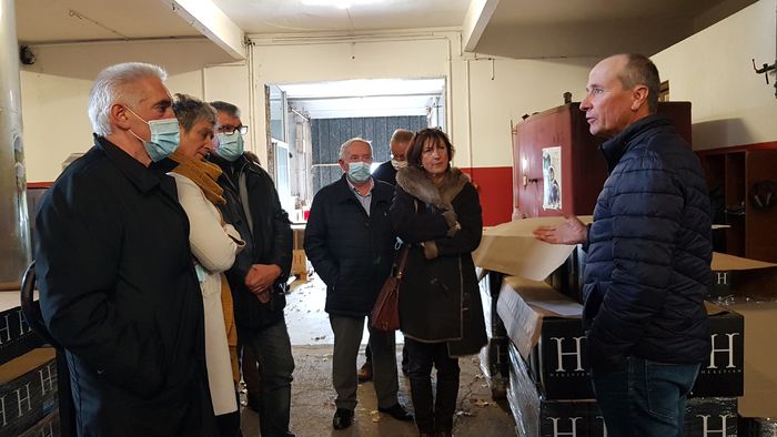 Les élus en visite à la cave coopérative réaffirment le rôle essentiel de la viticulture