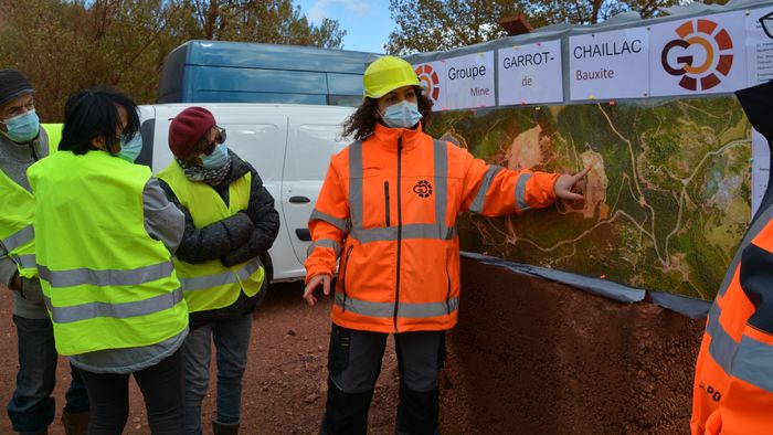 Une des deux mines françaises de Bauxite se situe à Pézènes-les-mines