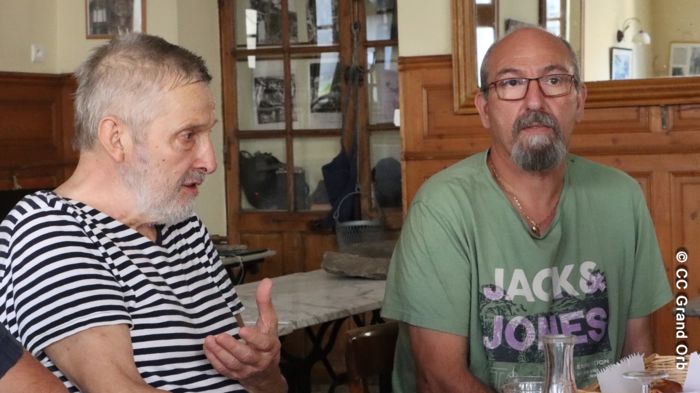 Mr Joucla, le propriétaire, et Christophe Jalabert, le nouveau gérant - © CC Grand Orb Le Grand Café Joucla de Camplong a rouvert ses portes