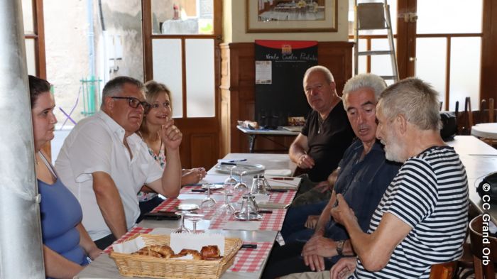 Réunion de travail avec les élus de Grand Orb - © CC Grand Orb Le Grand Café Joucla de Camplong a rouvert ses portes