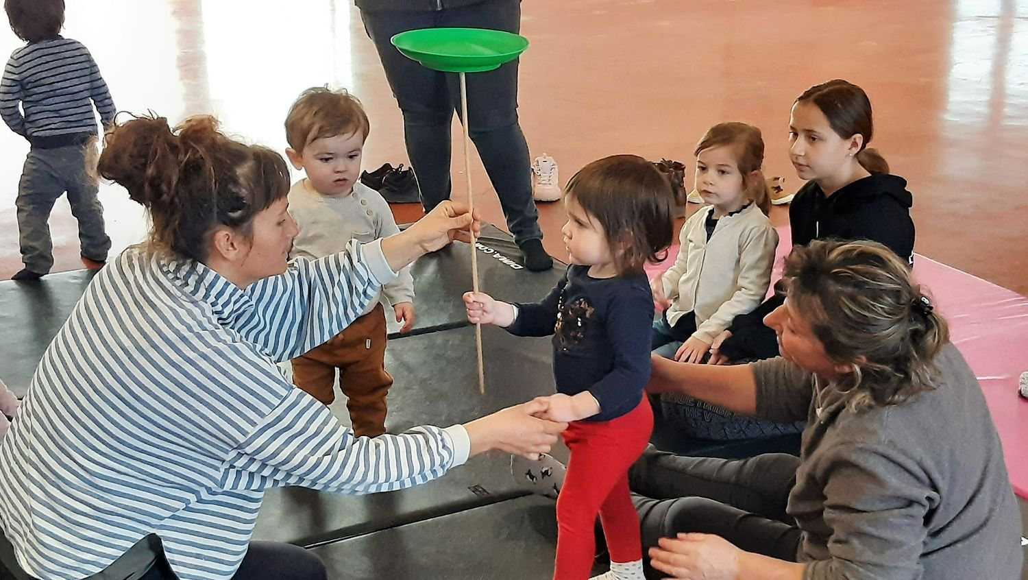 Ass'Mat et tout-petits découvrent les arts du cirque