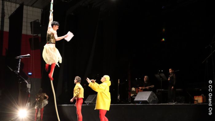 - © CC Grand Orb Musiciens et circassiens ont rendu hommage à la planète