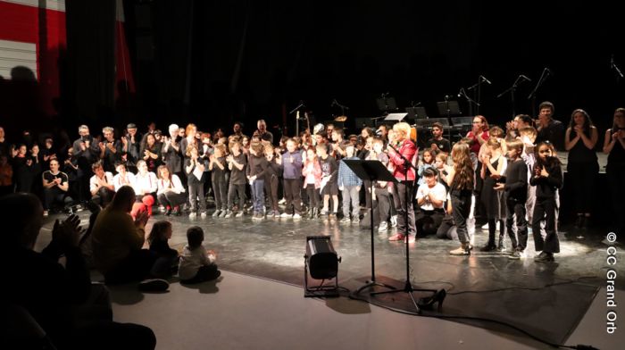 - © CC Grand Orb Musiciens et circassiens ont rendu hommage à la planète