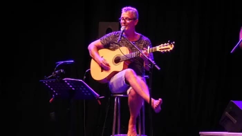 Chronologie de la chanson française, par Denis Gourdin, à la guitare et au chant