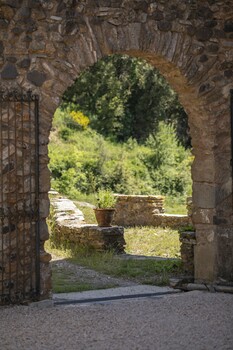 Cour Hameau de Pouzes ©DE CLOCK Sophie 