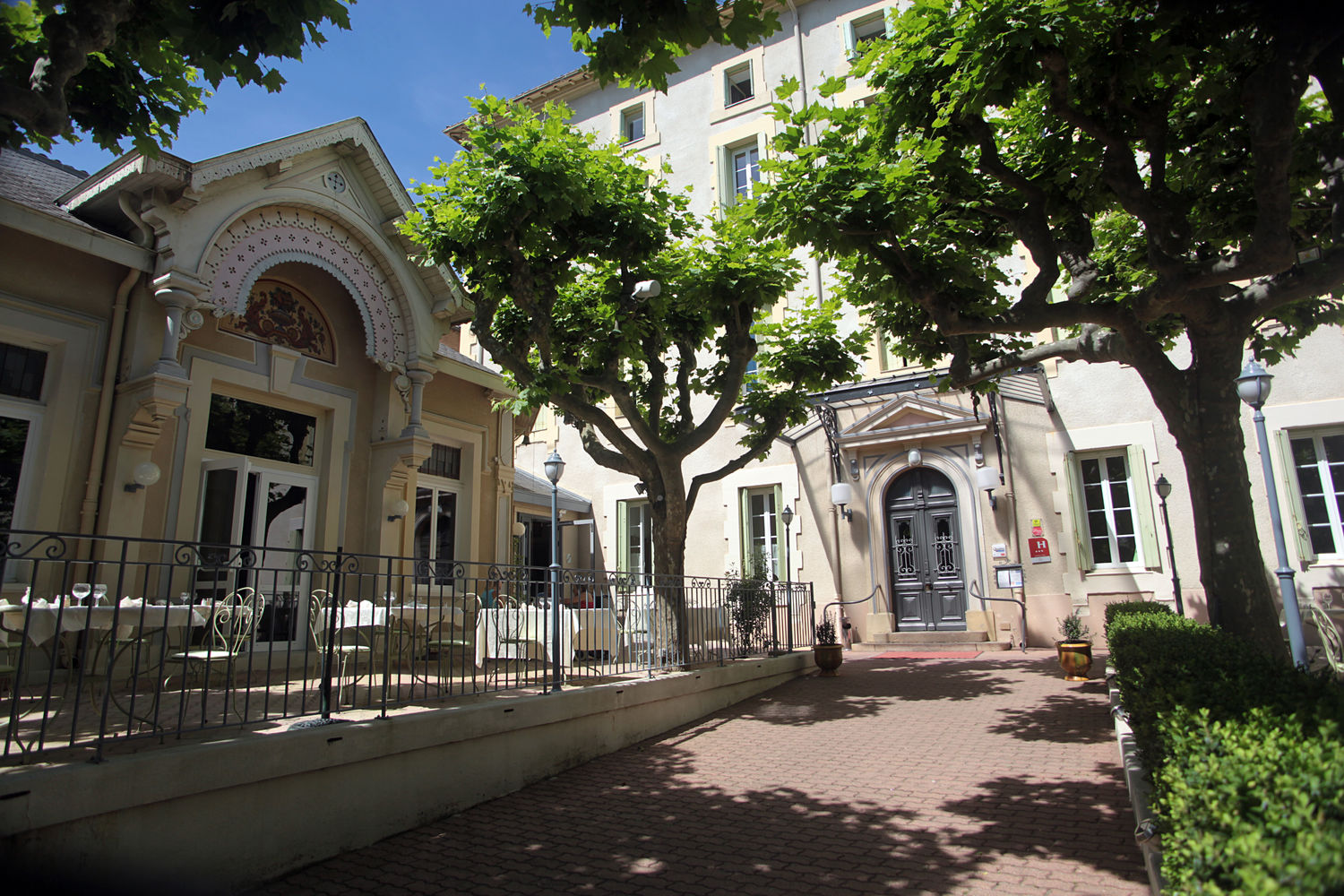 Ente¦üe principale - ©hôtel des thermes - entrée principale